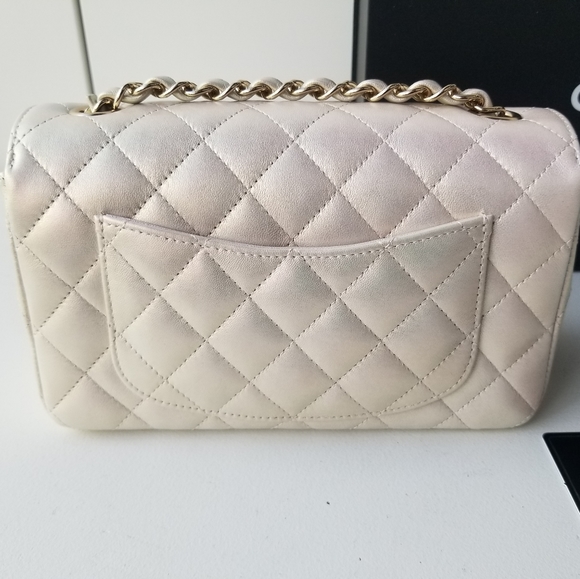 Authentic new Chanel mini single flap bag seashell irridescent 2020 lambskin - Picture 4 of 14